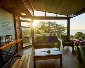 102-inch LED TV with satellite channels, TV - Sari Kosk Hotel (Çayeli)