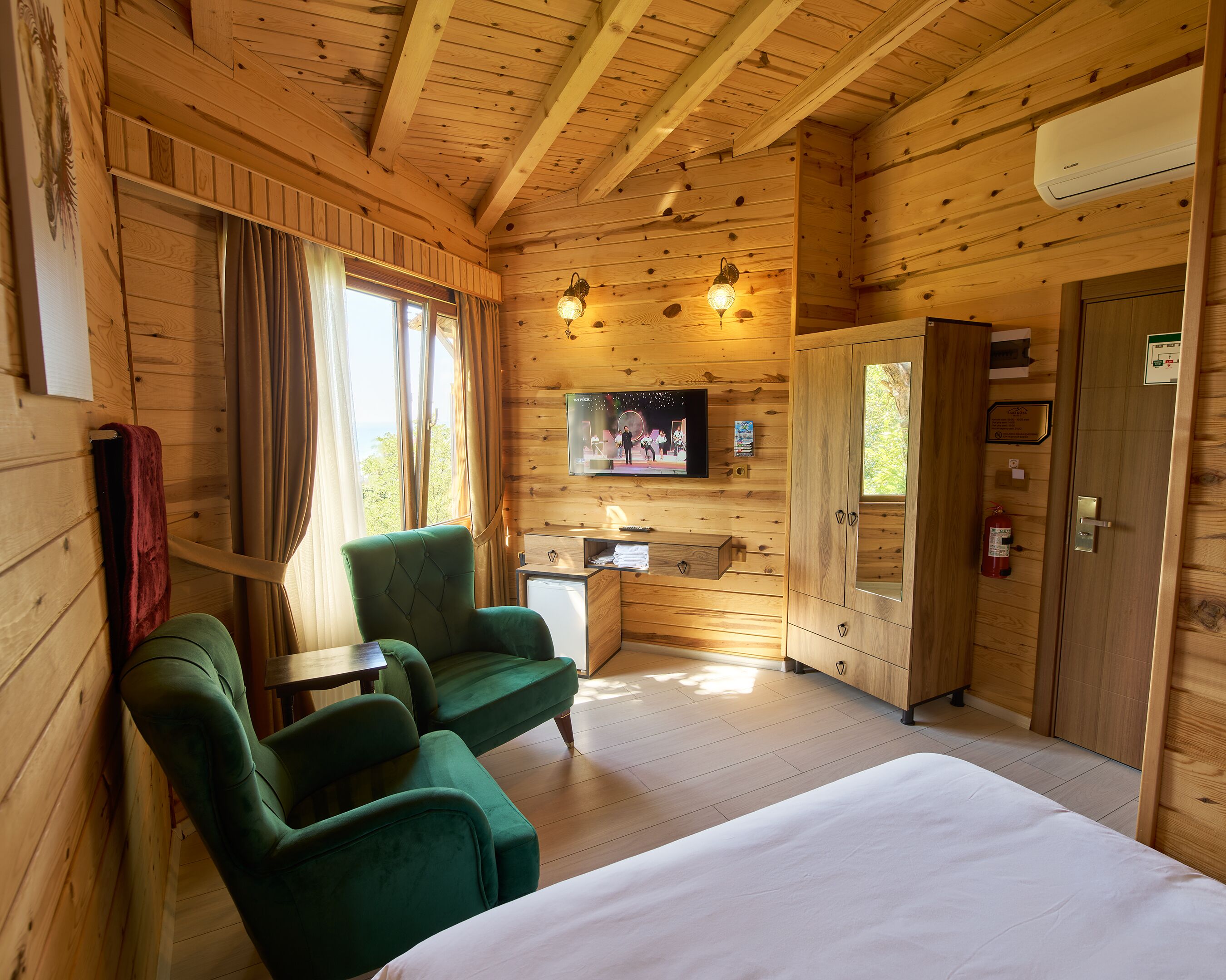 Standard Room - Sea & Mountain View | Premium bedding, minibar, soundproofing, free WiFi