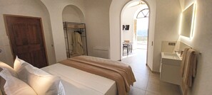 1 slaapkamer, een kluis op de kamer, een strijkplank/strijkijzer