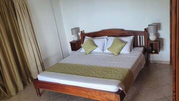 4 bedrooms, iron/ironing board, free WiFi, bed sheets