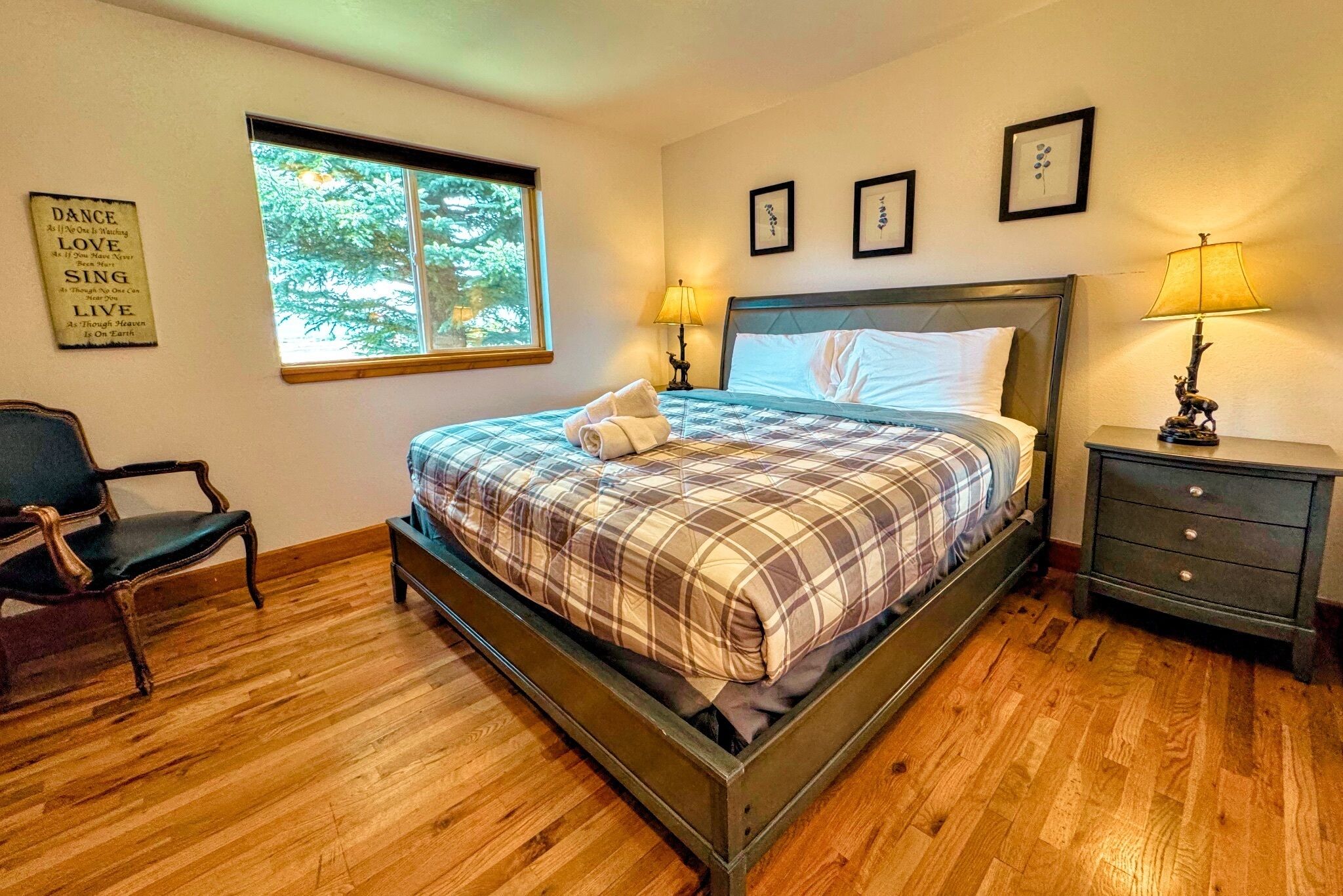 5 bedrooms, free WiFi, bed sheets