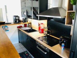 Private kitchen - Villa facing pond view and 2mins beach. (Frontignan)