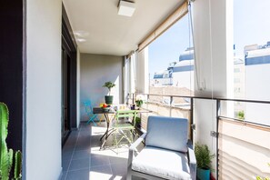 Outdoor dining - VICTOR HUGO II AP4278 By Riviera Holiday Homes (Niza)