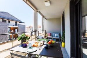 Outdoor dining - VICTOR HUGO II AP4278 By Riviera Holiday Homes (Niza)