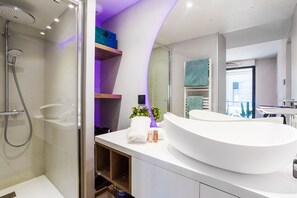 Shower, towels