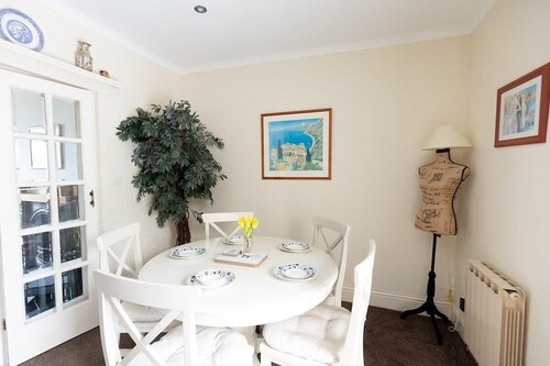 Willow Cottage, 3 Bed Cottage, Penrhyn Bay