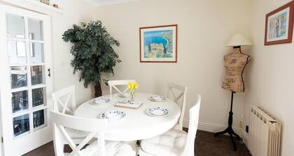 Willow Cottage, 3 Bed Cottage, Penrhyn Bay