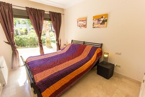 2 slaapkamers, een strijkplank/strijkijzer, gratis wifi, beddengoed