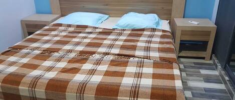 3 bedrooms, iron/ironing board, free WiFi, bed sheets