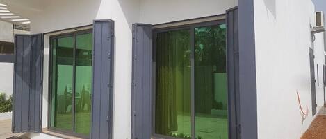 تفاصيل الفندق من الخارج