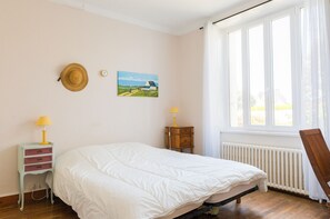 3 habitaciones y tabla de planchar con plancha 