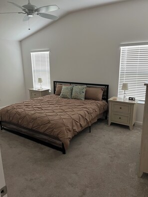 3 habitaciones, escritorio, tabla de planchar con plancha y wifi gratis 