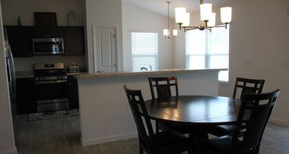 Modern & Serene Oasis ~ 5â
Location ~ Amazing Home