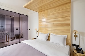 Quarto solteiro luxo | Banheiro | Chuveiro, chuveiro com efeito de chuva, produtos de toalete grátis