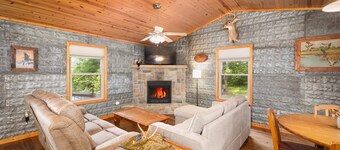 Intimate and Inviting 2 bedroom cabin with Hot Tub and Private River Access