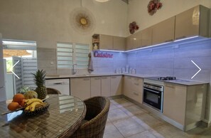 Fridge, microwave, oven, stovetop - Grande Villa and bungalow La Belle Créole (Le Vauclin)