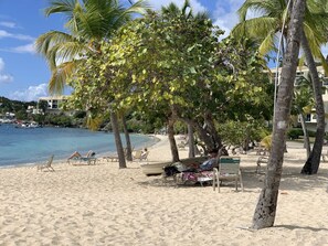 Beach nearby, sun-loungers, beach towels