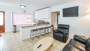 Unclassified image, 3 of 16, button - Derek's Place (Yzerfontein)
