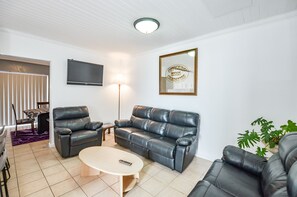 Living area - Derek's Place (Yzerfontein)