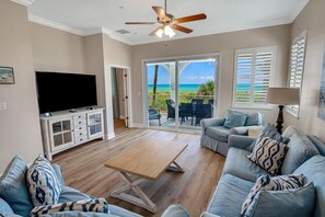 Smart TV - Luxurious Direct Ocean Front Corner Unit, 2000+ SF, Pool/Hot Tub, Pet Friendly! (Palm Coast)