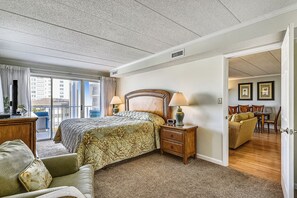 3 bedrooms - DAILY ACTIVITIES & LINENS INCLUDED! 3BR, 2BA Condo with a Large Balcony. Great mid-town location! (Ocean City)