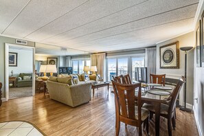 TV - DAILY ACTIVITIES & LINENS INCLUDED! 3BR, 2BA Condo with a Large Balcony. Great mid-town location! (Ocean City)