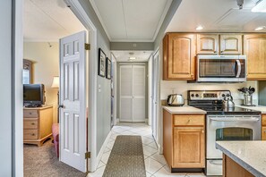 Microwave, dishwasher, coffee/tea maker, toaster