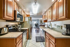 Microwave, dishwasher, coffee/tea maker, toaster - DAILY ACTIVITIES & LINENS INCLUDED! 3BR, 2BA Condo with a Large Balcony. Great mid-town location! (Ocean City)