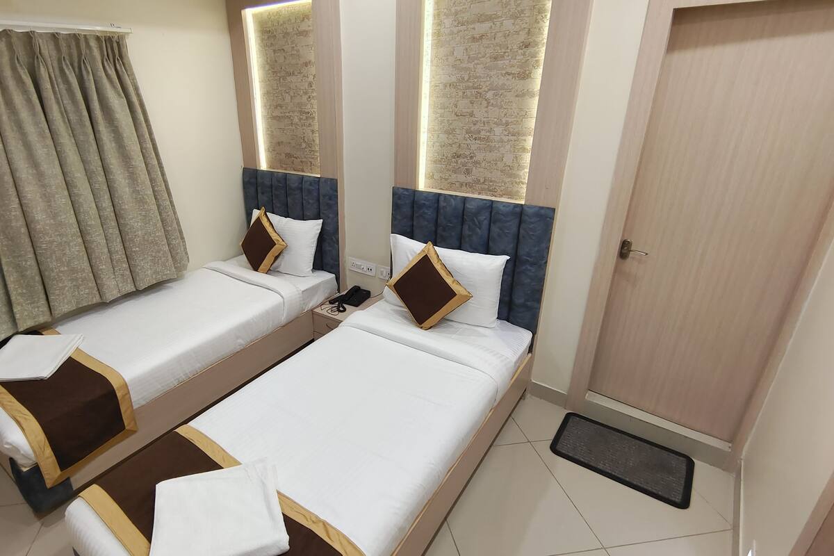 Chambre Luxe avec lits jumeaux | Espace de travail pour ordinateur portable, Wi-Fi gratuit, draps fournis