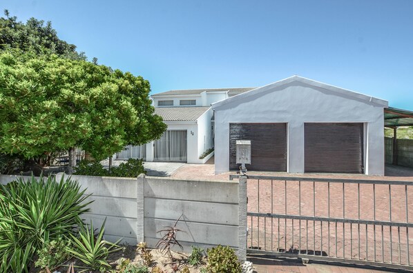 Front of property - The Happy Cactus (Yzerfontein)