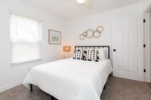 3 chambres, fer et planche à repasser, Wi-Fi gratuit, draps fournis