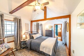 3 bedrooms, iron/ironing board, travel cot, WiFi