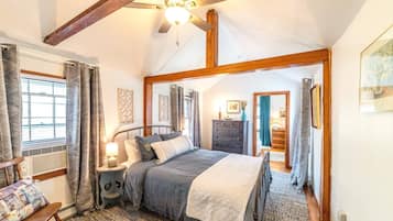 3 bedrooms, iron/ironing board, travel crib, WiFi