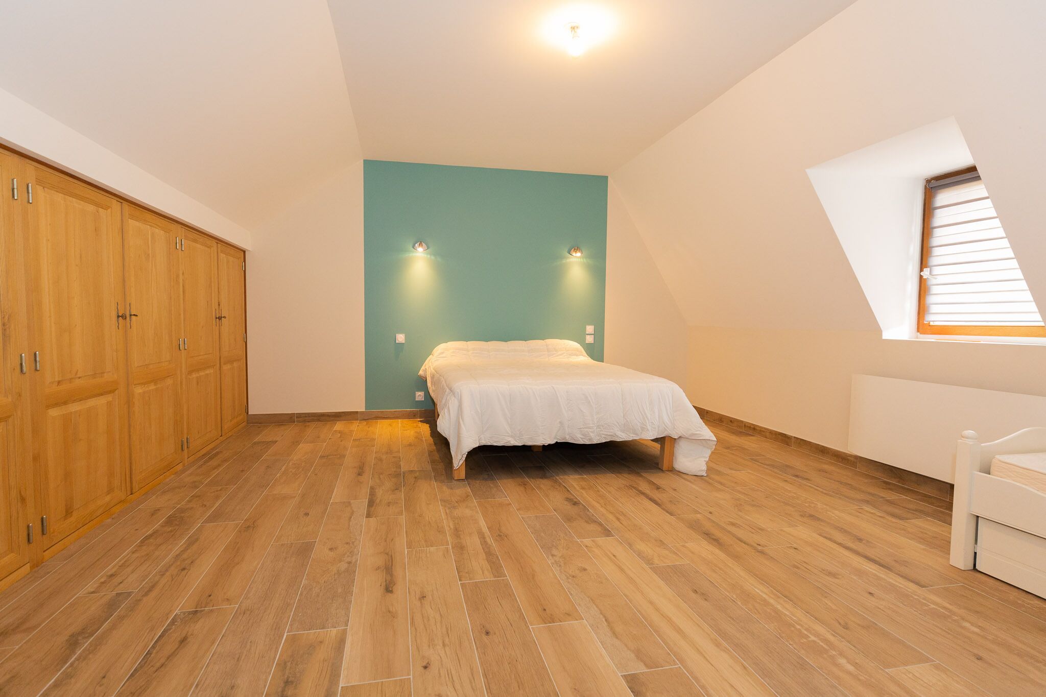 3 chambres, bureau, fer et planche à repasser