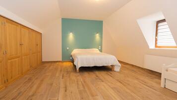 3 chambres, bureau, fer et planche Ă repasser