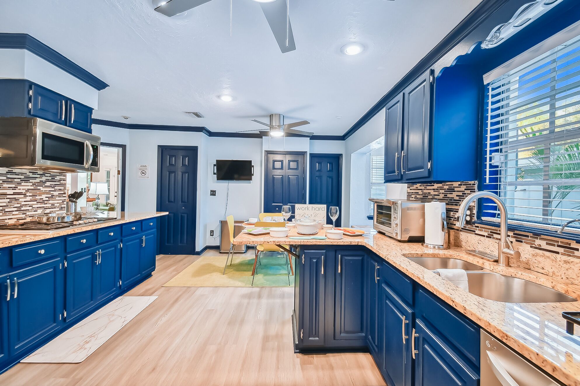 Ideal for Groups! Sleeps 14,Pool+Spa Near Downtown\n