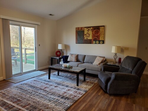 Relaxing Home 7 miles to Downtown and Purdue