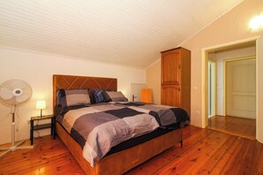 4 Schlafzimmer, Bügeleisen/Bügelbrett, WLAN, Bettwäsche