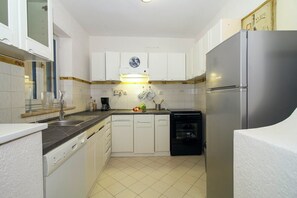 Kühlschrank, Ofen, Herdplatte, Geschirrspüler