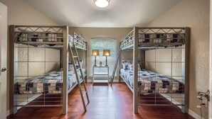 House, 3 Bedrooms | 3 bedrooms, iron/ironing board, WiFi (free)