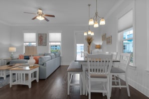 Maison, 4 chambres | Cuisine privée | Réfrigérateur, un four, cafetière-théière, grille-pain