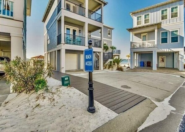 Exterior - Latitude Adjustment 4 Bedroom Home by RedAwning (Navarre)