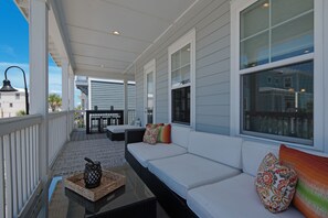 Balcony - Latitude Adjustment 4 Bedroom Home by RedAwning (Navarre)