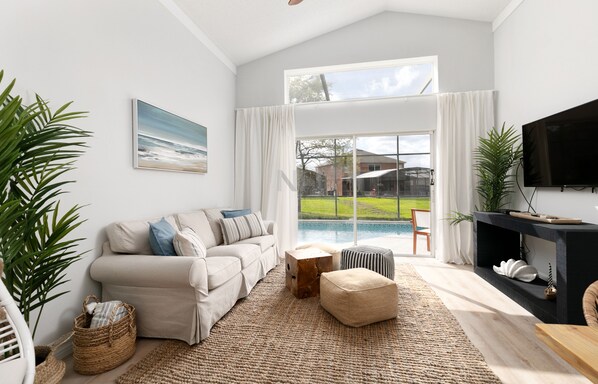 Smart TV, offices - Charming 3BR Emerald Island Retreat with Private Pool & Elegant Comfort! (Kissimmee)