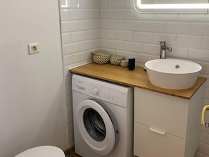 Shower, towels