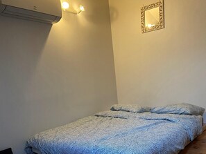 1 chambre, literie fournie