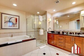 Shower, hair dryer, towels, soap - MGM Signature-34-803 F1 Track & Strip View Studio (Las Vegas)