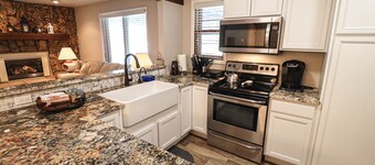 Family Friendly unit close to Shadow Mountain!