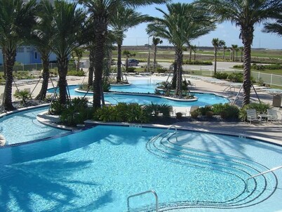 Pelican Place -Beach Front-Ocean View- Next to Beach Club