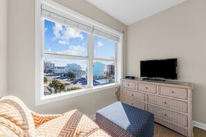 Smart-TV, Tischfußball, Arbeitsbereiche